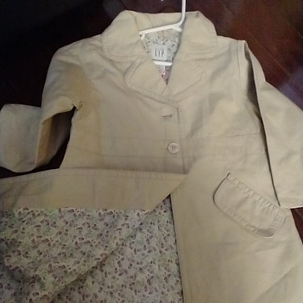 New Gap trench coat  jacket for  girls 4 yeats